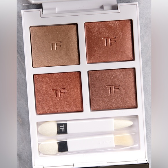 Tom Ford Soleil Neige Eye Color Quad in 01 Après Ski - Swatched Limited Edition - Picture 2 of 16